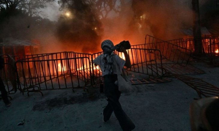 احتجاجاً على مجازر رفح..متظاهرون يلقون زجاجات حارقة على سفارة إسرائيل بالمكسيك