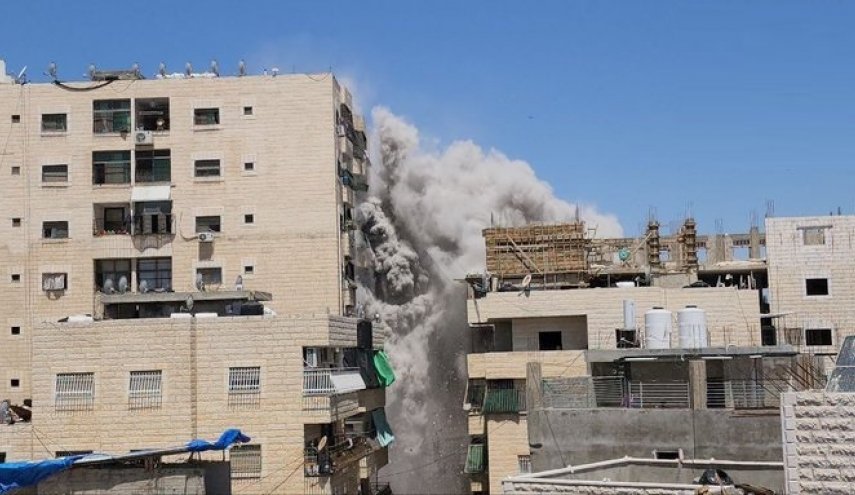 القدس: الاحتلال يفجّر منزل الشهيد فادي جمجوم بمخيم شعفاط