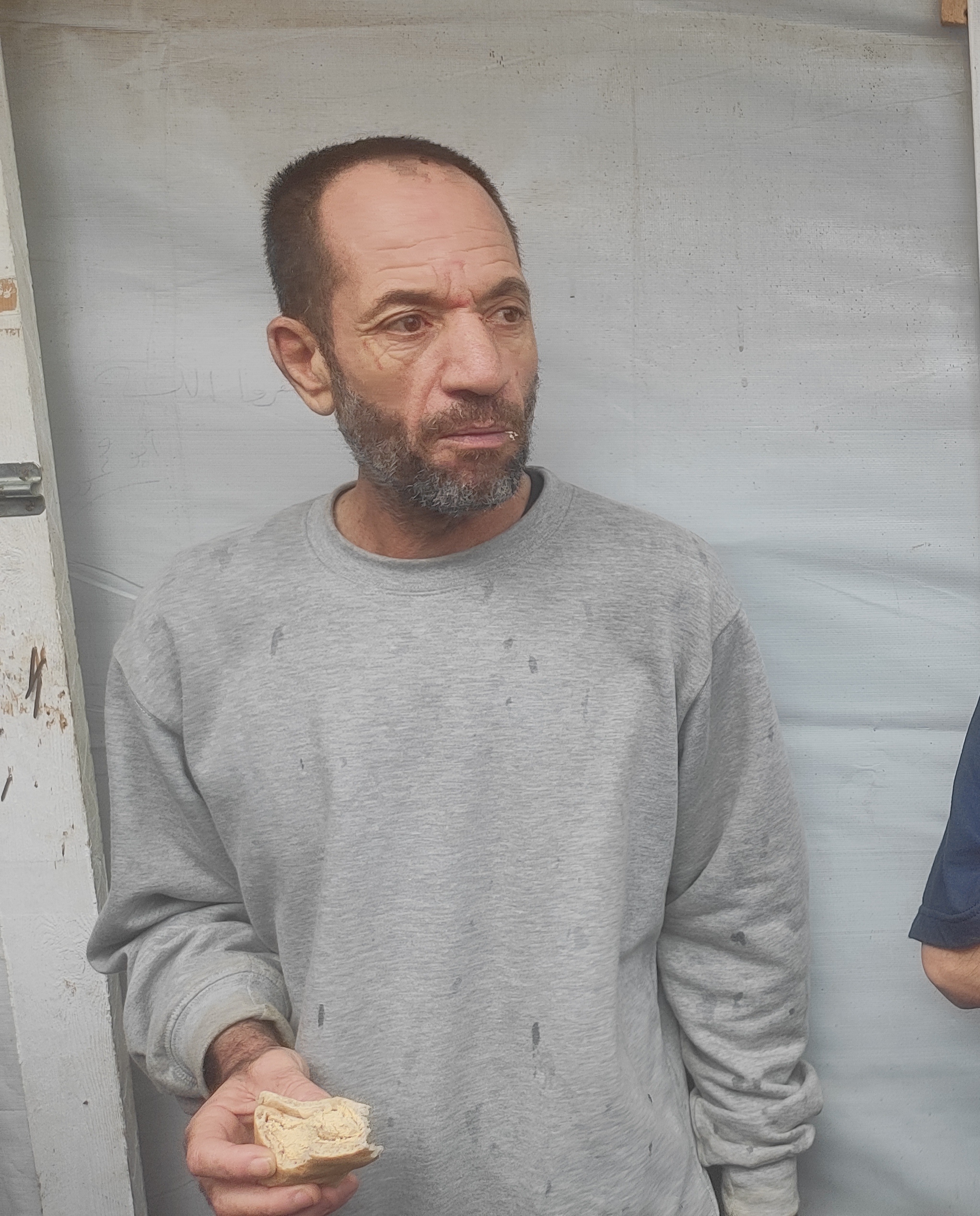 سامي الغولة.. معتقل من غزة نال حريته بعد شهرين من التعذيب والتجويع