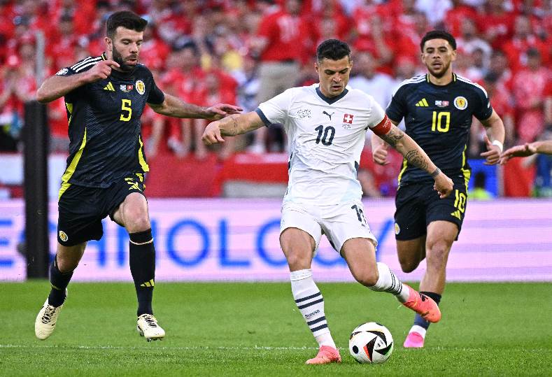اسكتلندا تحافظ على الأمل وتتعادل مع سويسرا في اليورو