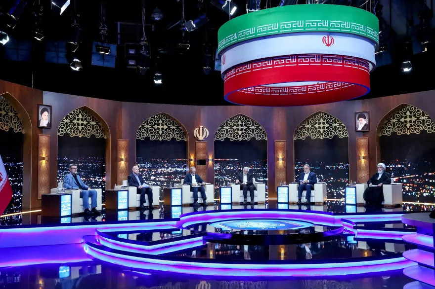 إيران تمدد التصويت بانتخابات الرئاسة بعد دعوة الزعيم الأعلى للإقبال بقوة