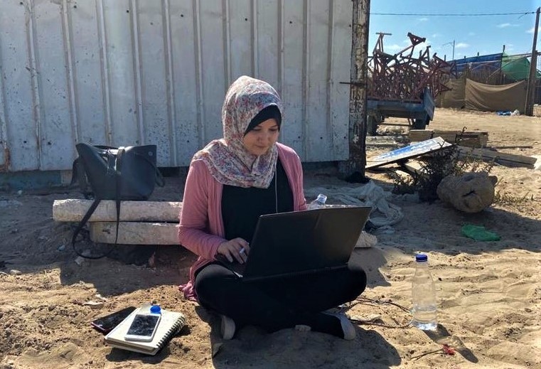 “حماية الصحفيين” يدين سحب جائزة دولية من الصحفية مها الحسيني بعد تحريض إسرائيلي