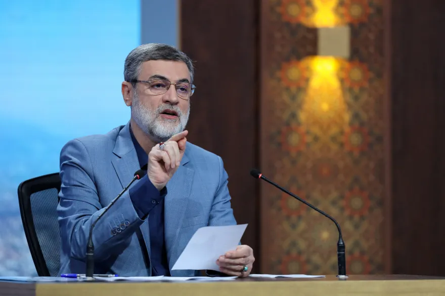 مرشحان من غلاة المحافظين في إيران ينسحبان قبل يوم من بدء الانتخابات