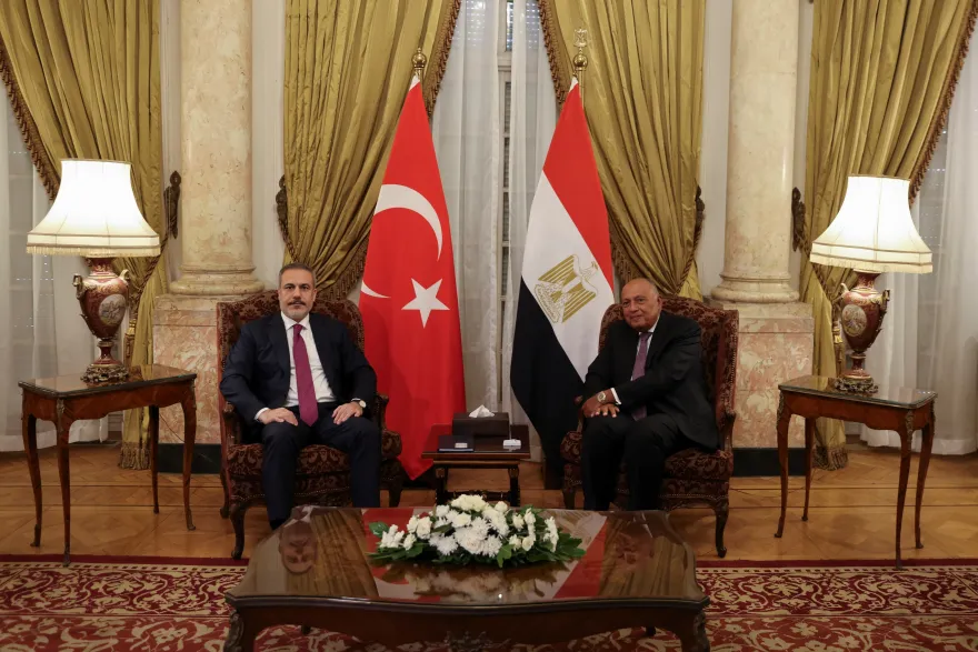 شكري يجري اتصالا هاتفيا بوزير خارجية تركيا