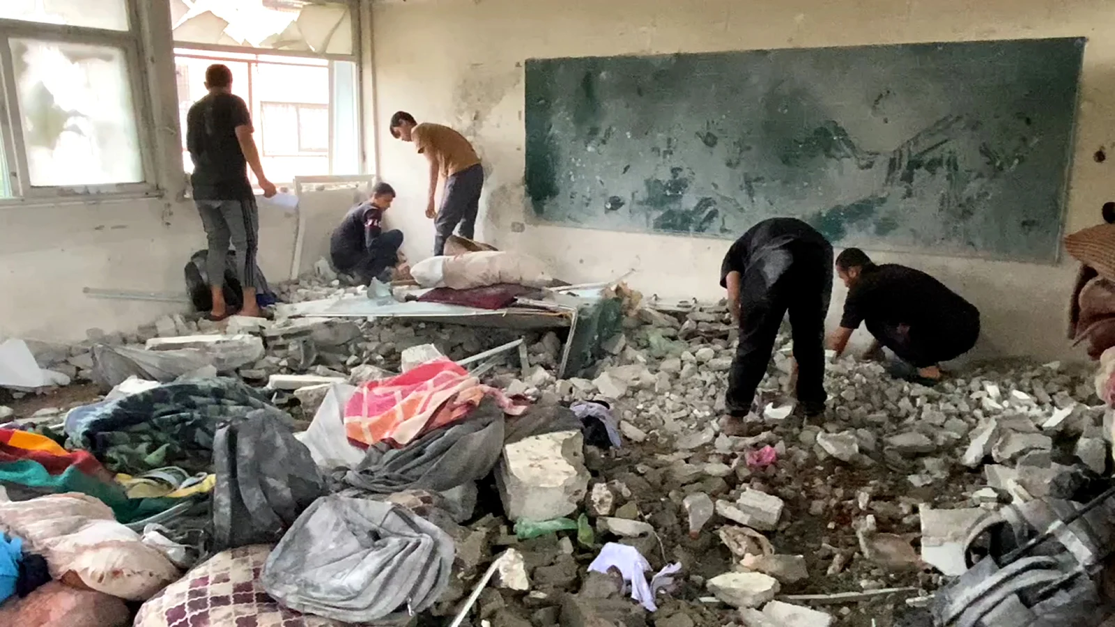 تحليل سي ان ان يكشف: استخدام ذخائر أمريكية الصنع في غارة إسرائيلية على مدرسة بغزة