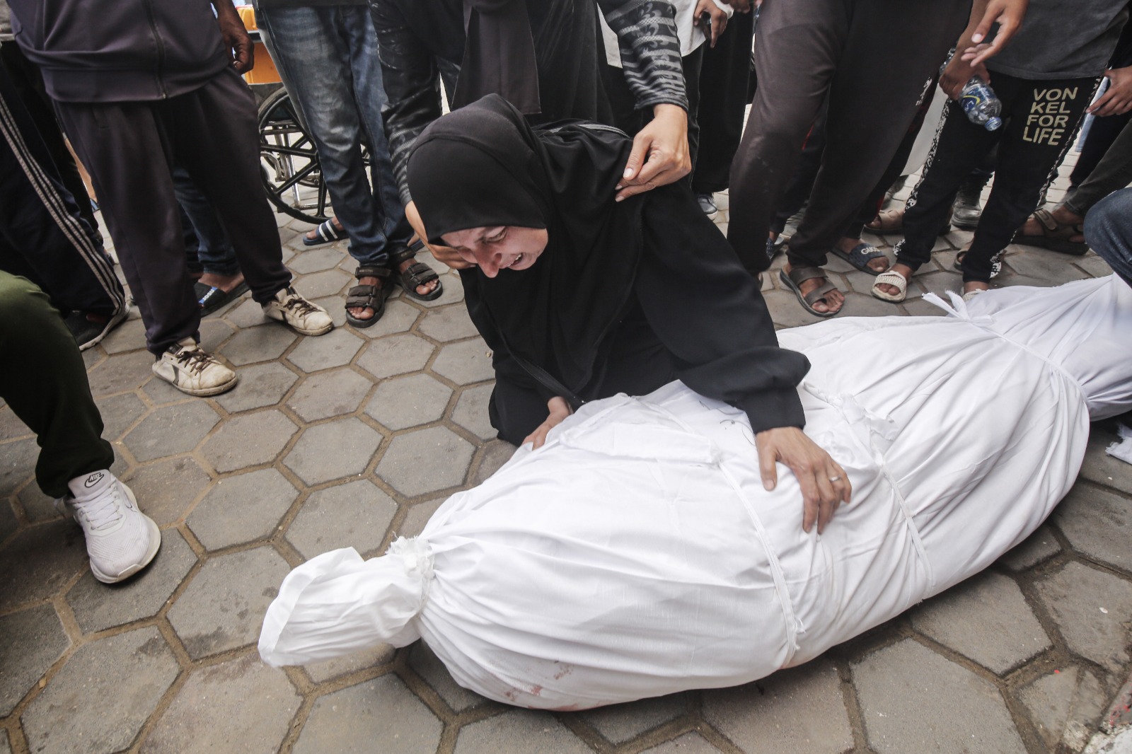 ارتفاع حصيلة شهداء الحرب والاحتلال يسلم جثامين 84 فلسطينياً عبر أبو سالم