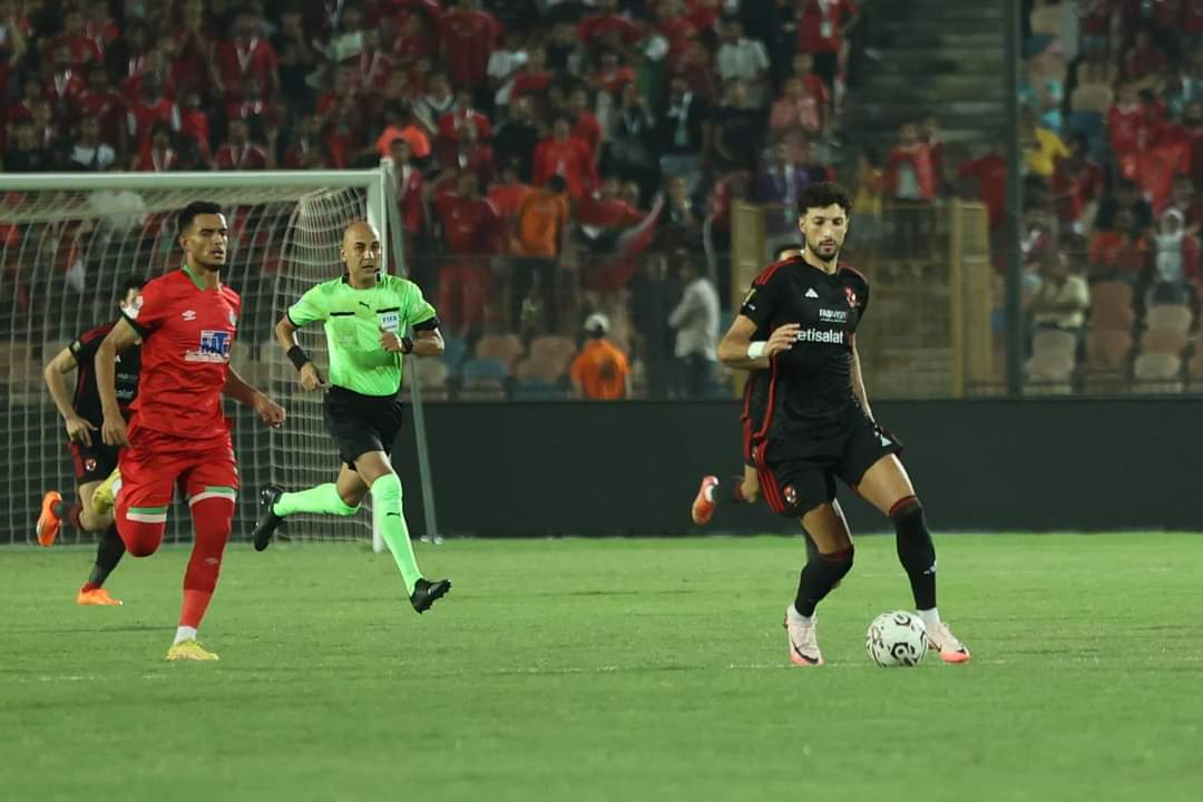 الأهلي يواصل الزحف نحو الصدارة بالفوز على مودرن سبورت بهدفين