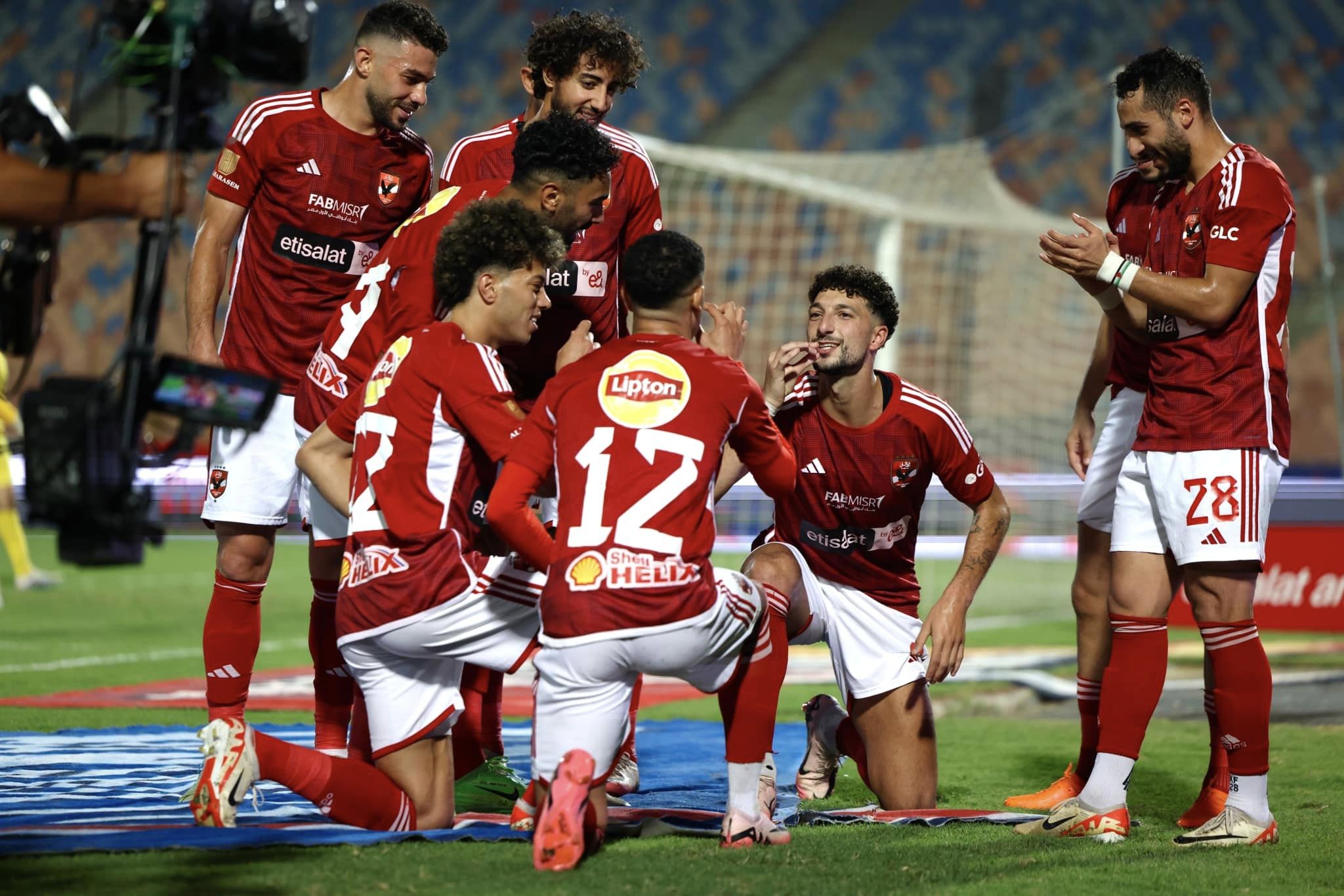 الفلسطيني أبوعلي يقود الأهلي لرقم قياسي جديد ويتصدر هدافي الدوري