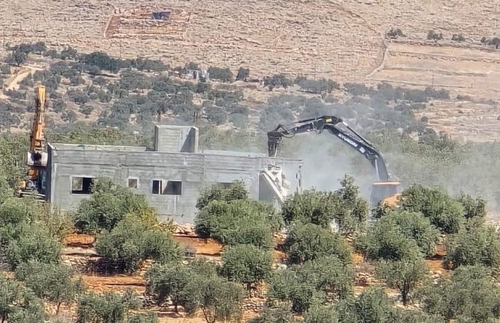 الاحتلال يهدم منازل ومحلات تجارية في محيط مستشفى جنين