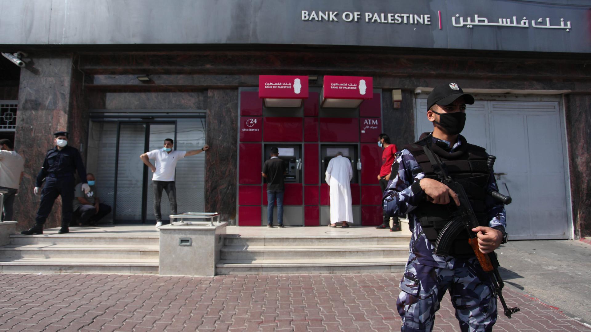 بريطانيا وفرنسا وألمانيا تدعو إلى التجديد العاجل للخدمات المصرفية بين إسرائيل وفلسطين