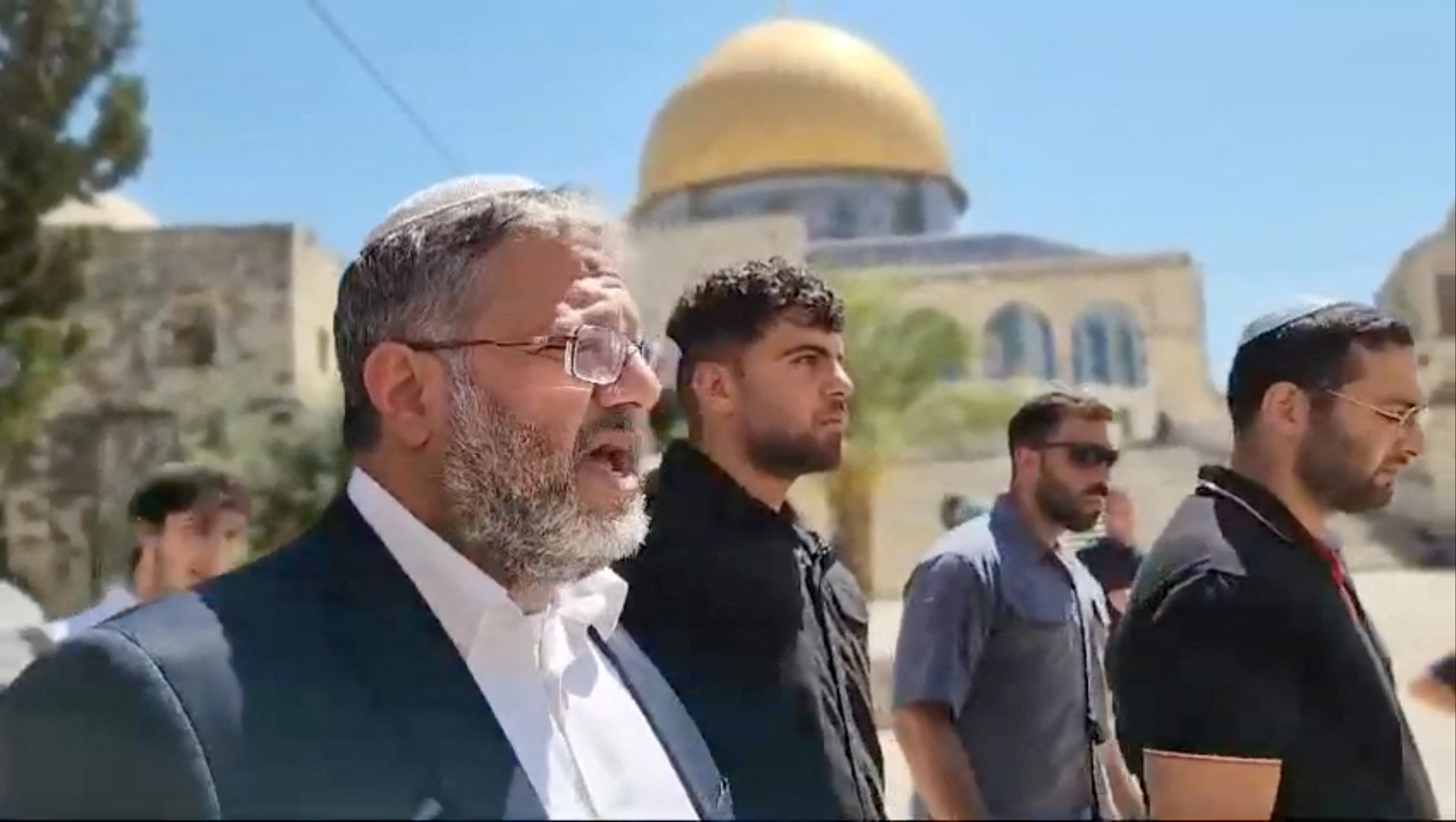 بذكرى خراب الهيكل.. مستوطنون بقيادة بن غفير يقتحمون المسجد الأقصى