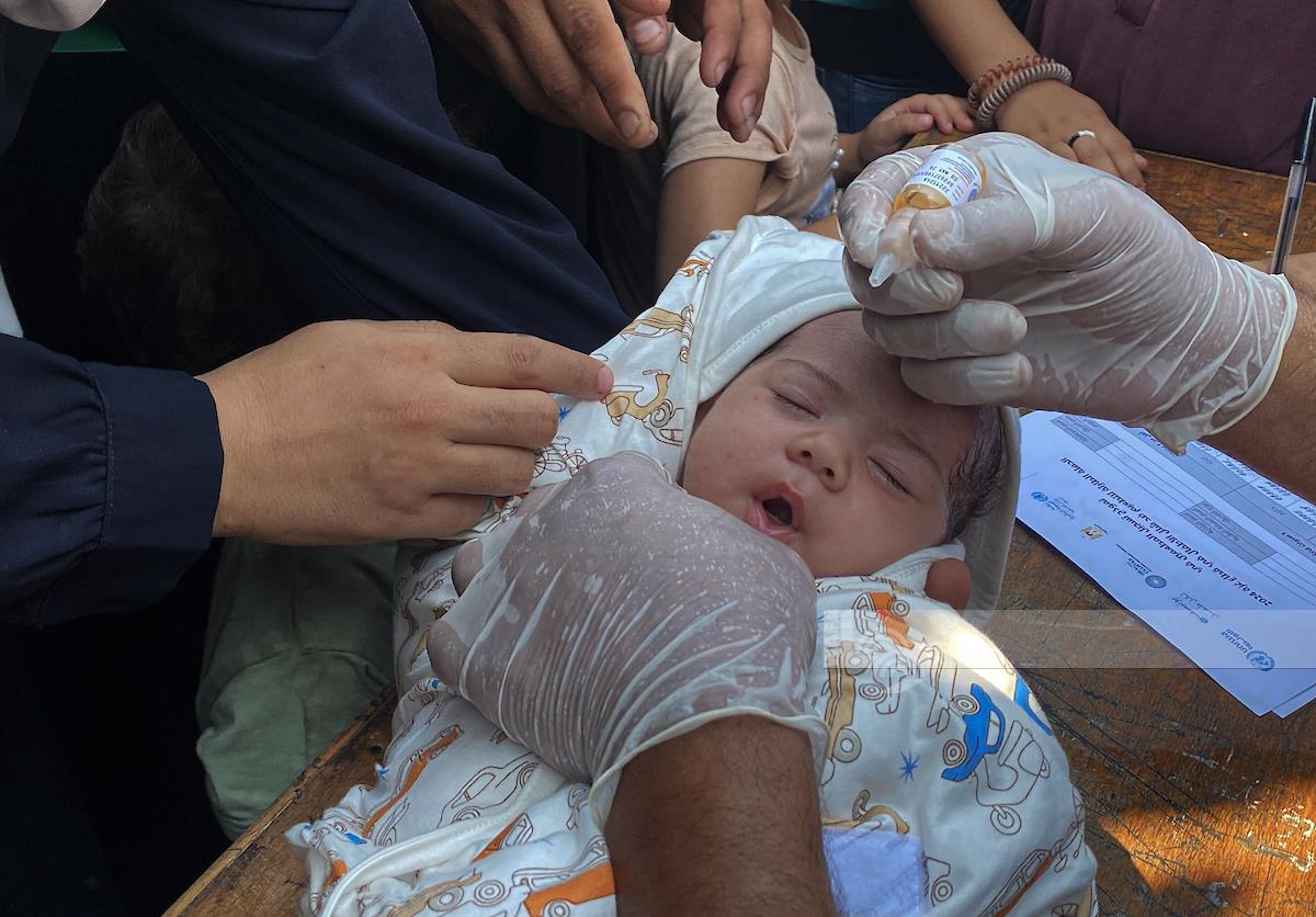 الصحة تمدد الحملة الطارئة للتطعيم لشلل الأطفال في مدينة غزة ليوم إضافي