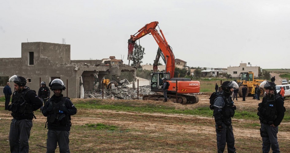 الاحتلال يصدر قرارات هدم بحق أربعة منازل تعود لعائلات شهداء وأسرى