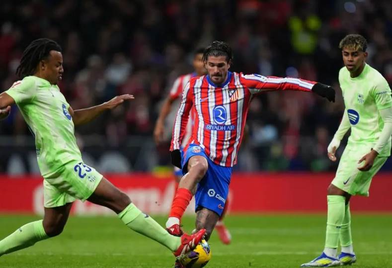ريمونتادا برشلونية تقهر أتلتيكو مدريد في ملعبه