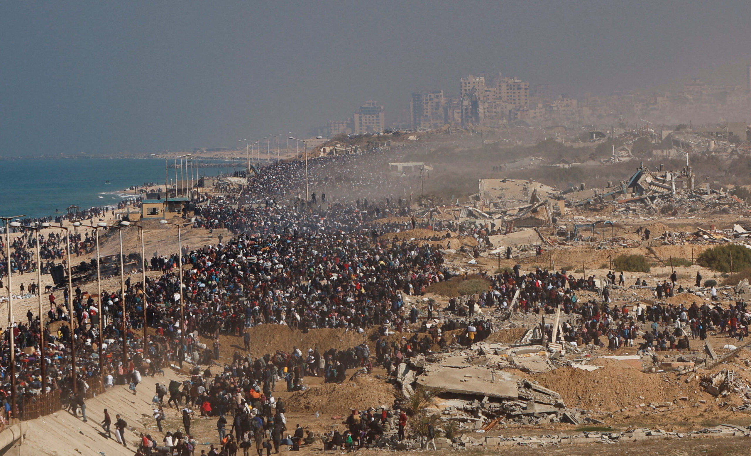 إسرائيل هيوم: الحكومة الإسرائيلية أكملت استعداداتها لتسهيل تهجير سكان قطاع غزة