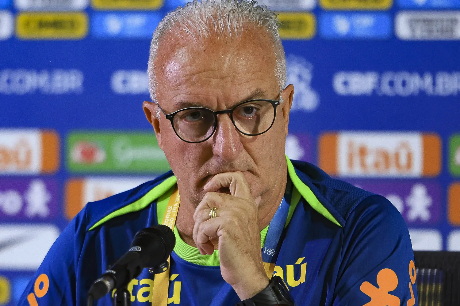 إقالة مدرب منتخب البرازيل من منصبه