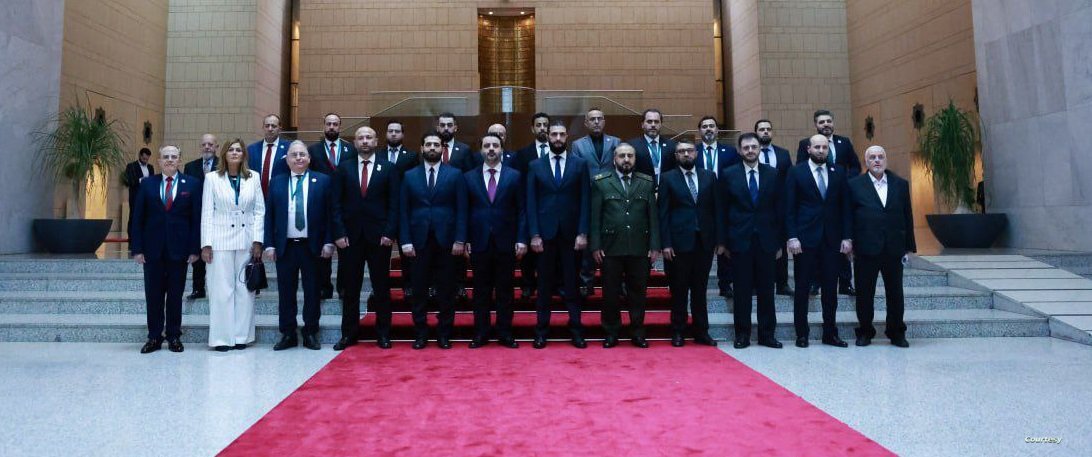 الشرع يعلن تشكيل حكومة انتقالية جديدة في سوريا