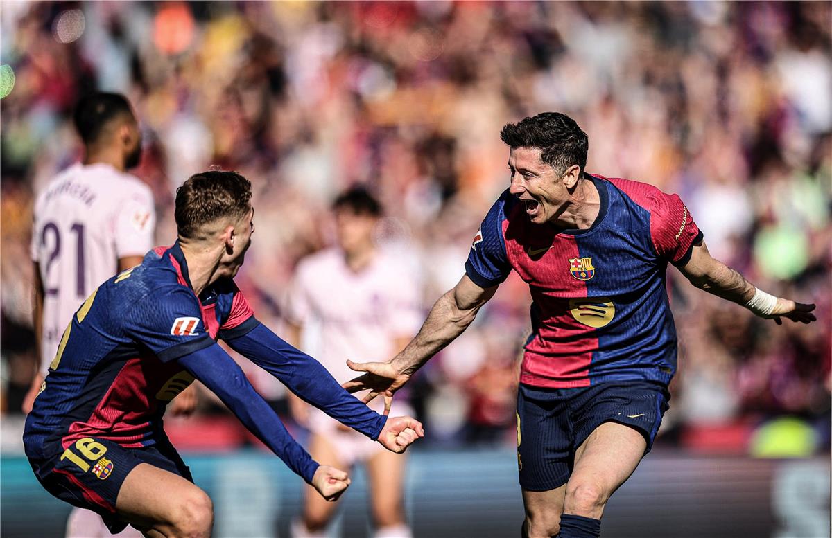 برشلونة يكتسح جيرونا وينفرد بالصدارة