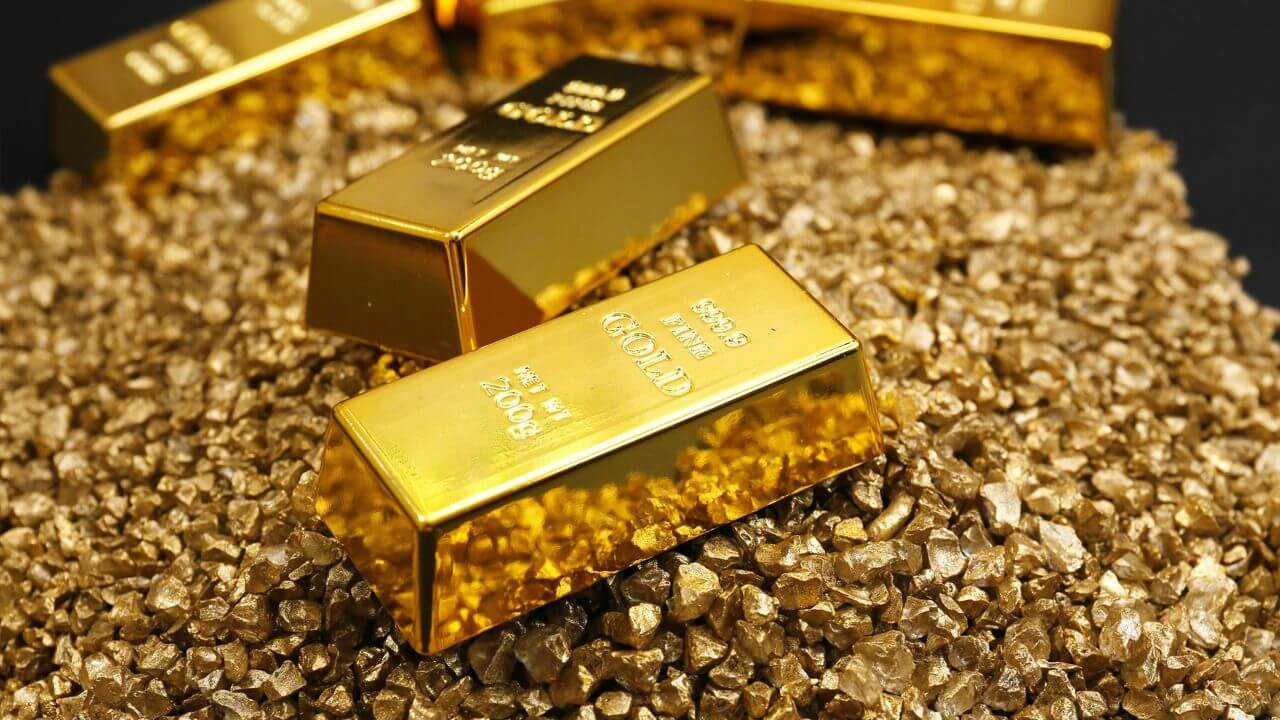 الذهب يتجاوز 3100 دولار