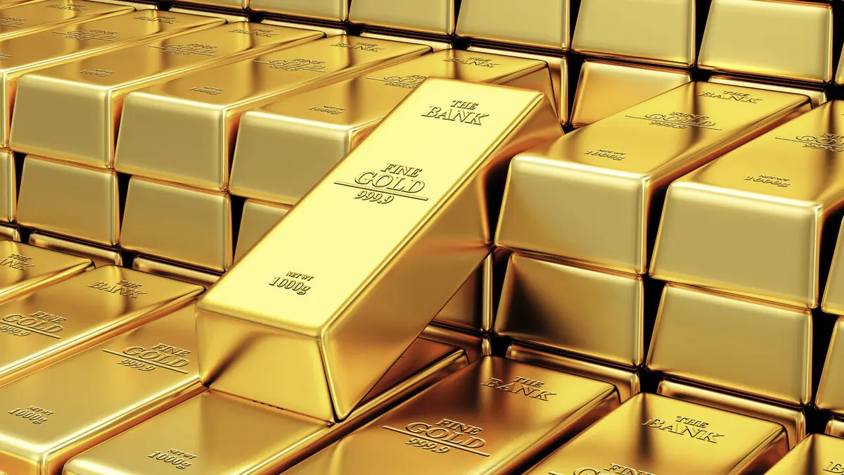 سعر الذهب يتراجع 1.4% متجهاً لتكبد خسائر أسبوعية