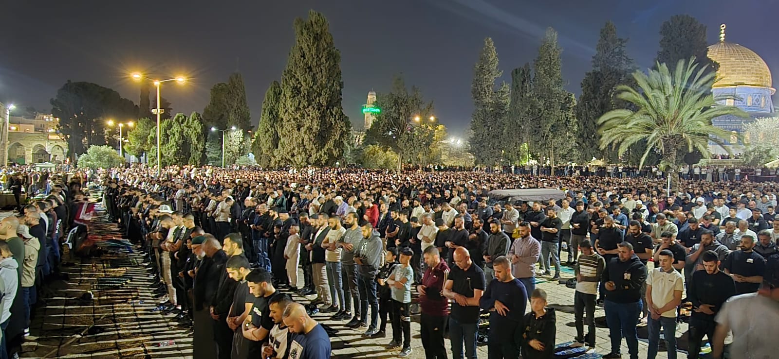 100 ألف مصل يؤدون العشاء والتراويح في المسجد الأقصى المبارك