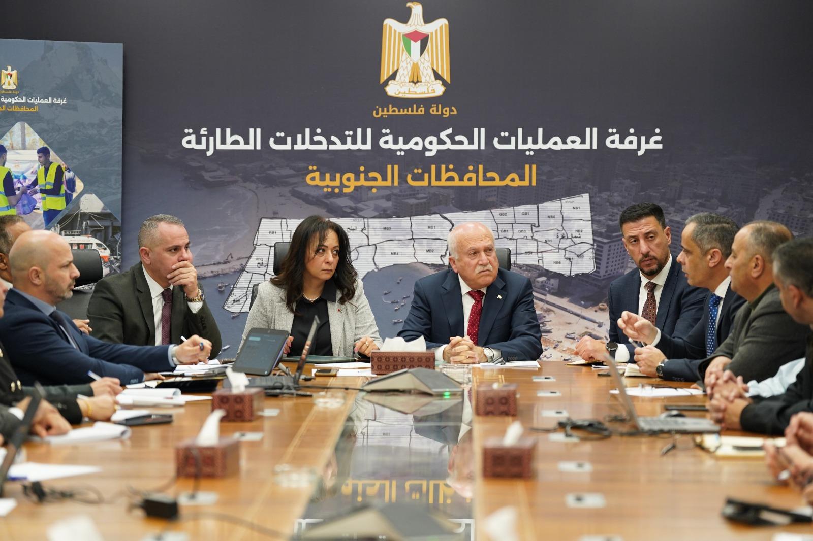 غرفة العمليات الحكومية تبحث سبل دعم القطاع الخاص وتطوير حلول مالية للأزمة المصرفية في غزة