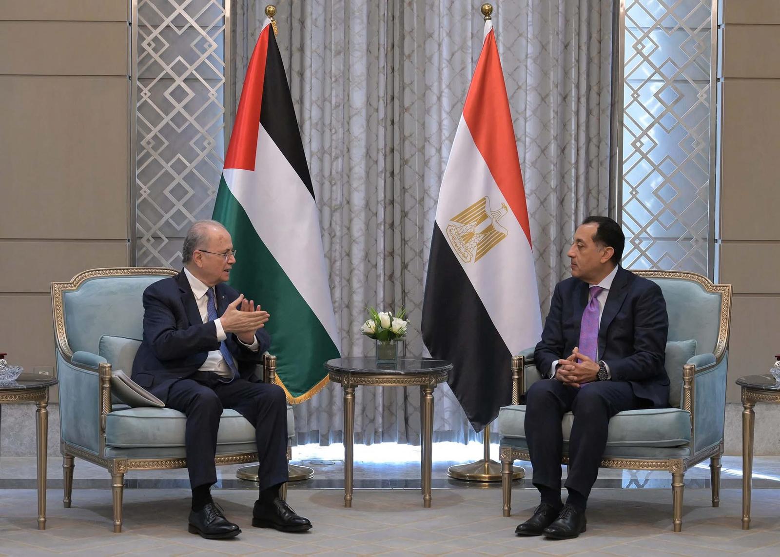 مصطفى يبحث مع نظيره المصري جهود وقف العدوان وإعادة إعمار القطاع