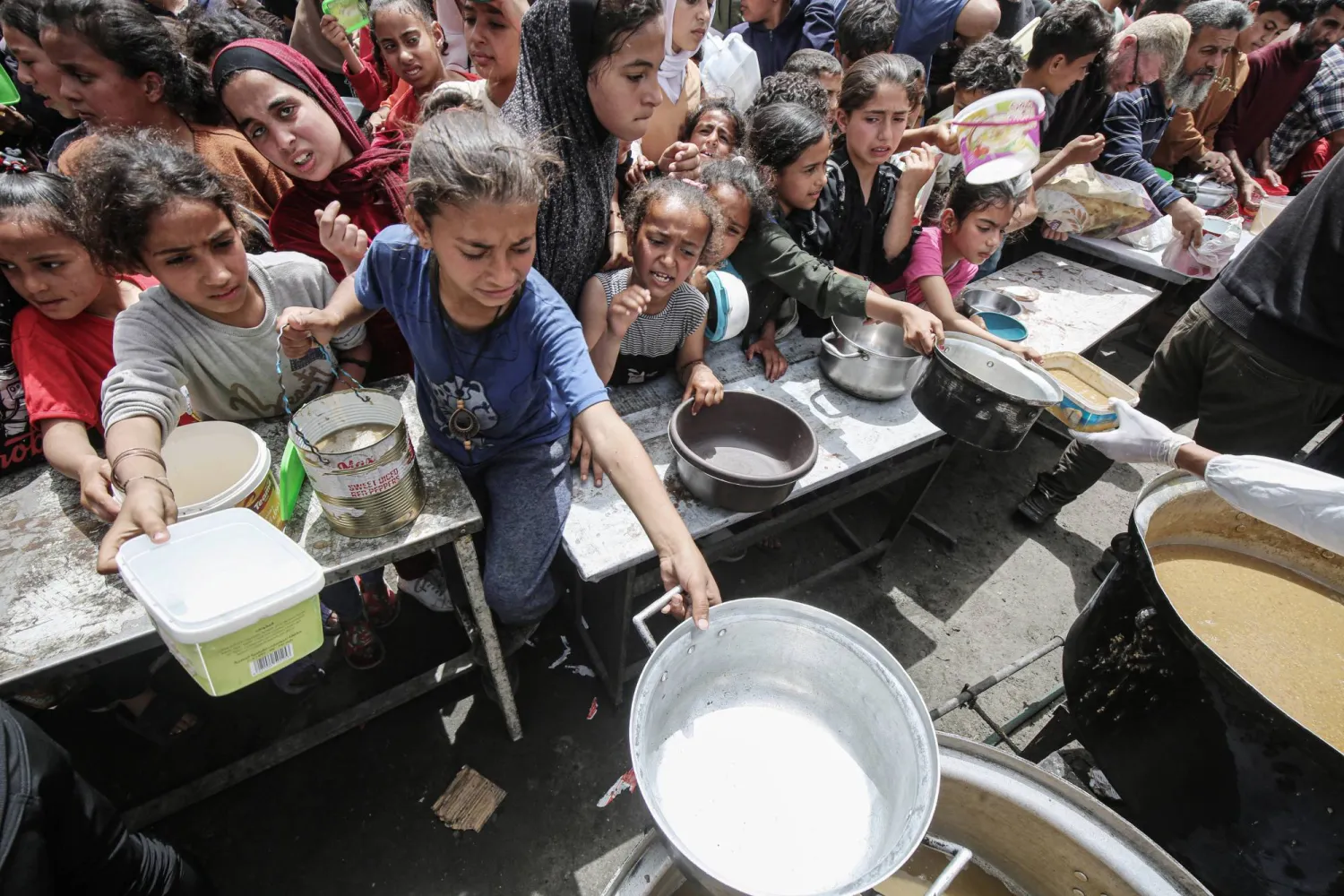 ألمانيا وفرنسا وبريطانيا تطالب إسرائيل بإنهاء الحظر على دخول المساعدات إلى غزة