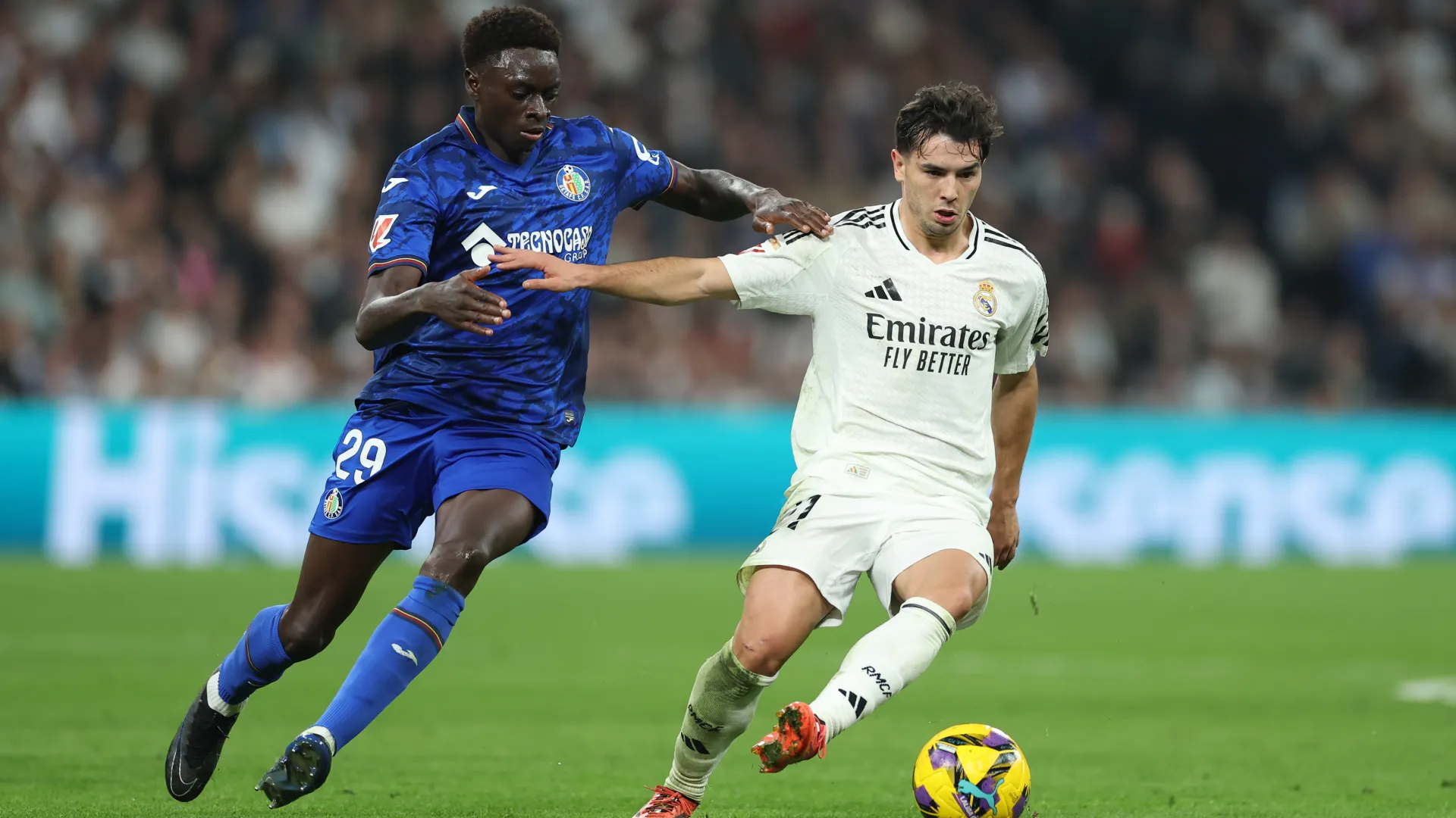 ريال مدريد يلاحق برشلونة بفوز صعب على خيتافي