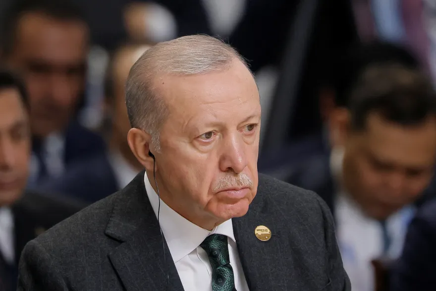 أردوغان يتهم المعارضة بمحاولة عرقلة تحقيق في فساد رئيس بلدية إسطنبول المسجون