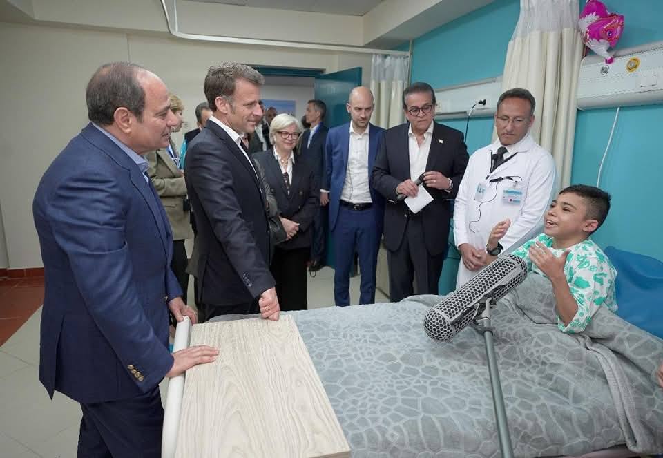 أثناء زيارة جرحى الإبادة: السيسي وماكرون يجددان التأكيد على رفضهما تهجير الشعب الفلسطيني