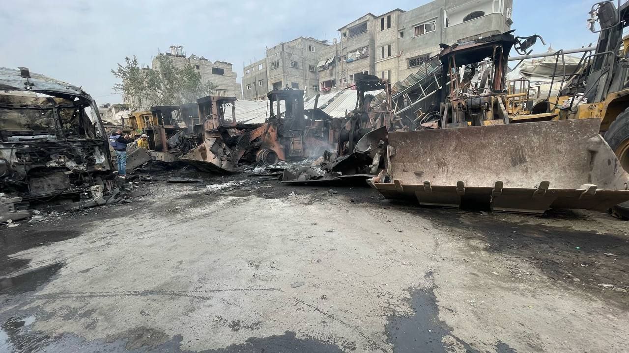 مجازر الاحتلال تتواصل في غزة.. واستهداف متعمد لآليات البلديات الثقيلة