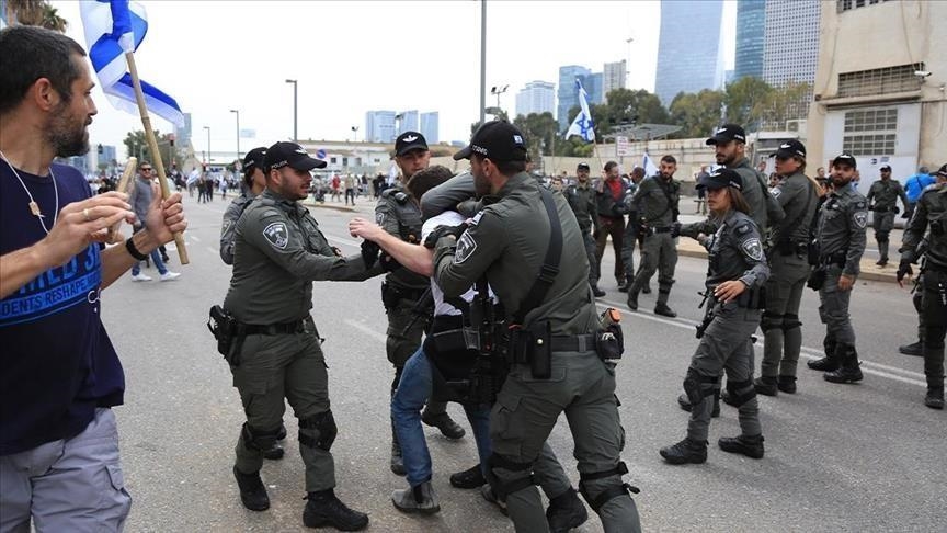 شرطة الاحتلال تعتقل 3 ناشطين إسرائيليين في احتجاجات على الإبادة بغزة