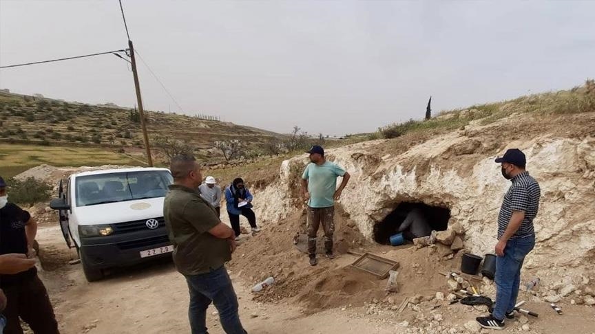 اكتشاف مقبرة كنعانية جنوبي الضفة الغربية