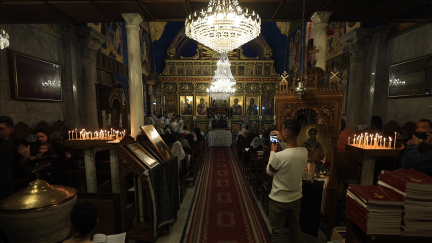 مسيحيو غزة يحيون "الجمعة العظيمة" وسط الموت والدمار
