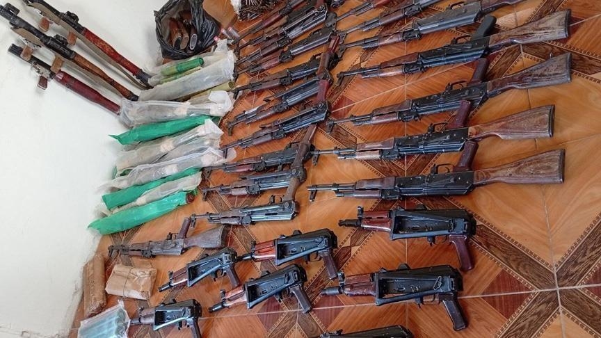 لبنان يضبط عصابة تهريب أسلحة من سوريا وسط جهود مشتركة لتأمين الحدود