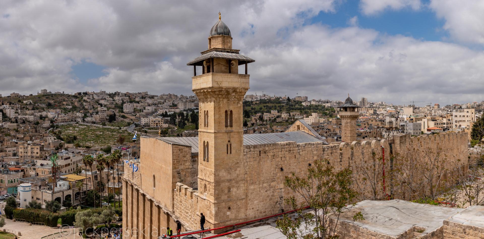 الأوقاف: في سابقة خطيرة الاحتلال يضع أقفالا على جميع أبواب غرف الحرم الإبراهيمي
