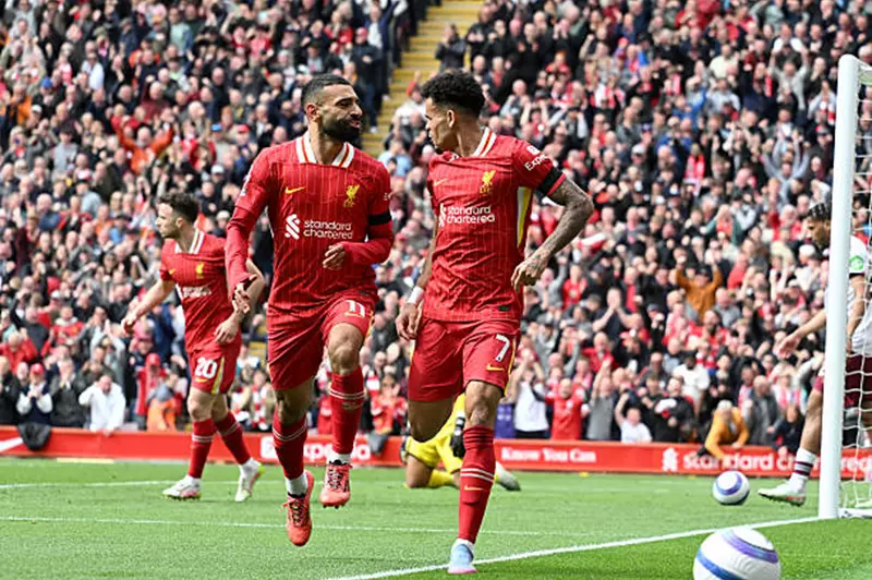 ليفربول يسير نحو اللقب ومانشستر يونايتد يسقط برباعية أمام نيوكاسل