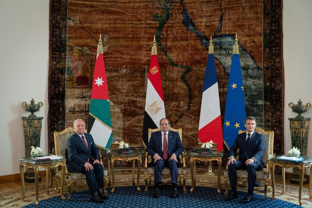 قمة ثلاثية في القاهرة لبحث الأوضاع بغزة واستئناف دخول المساعدات