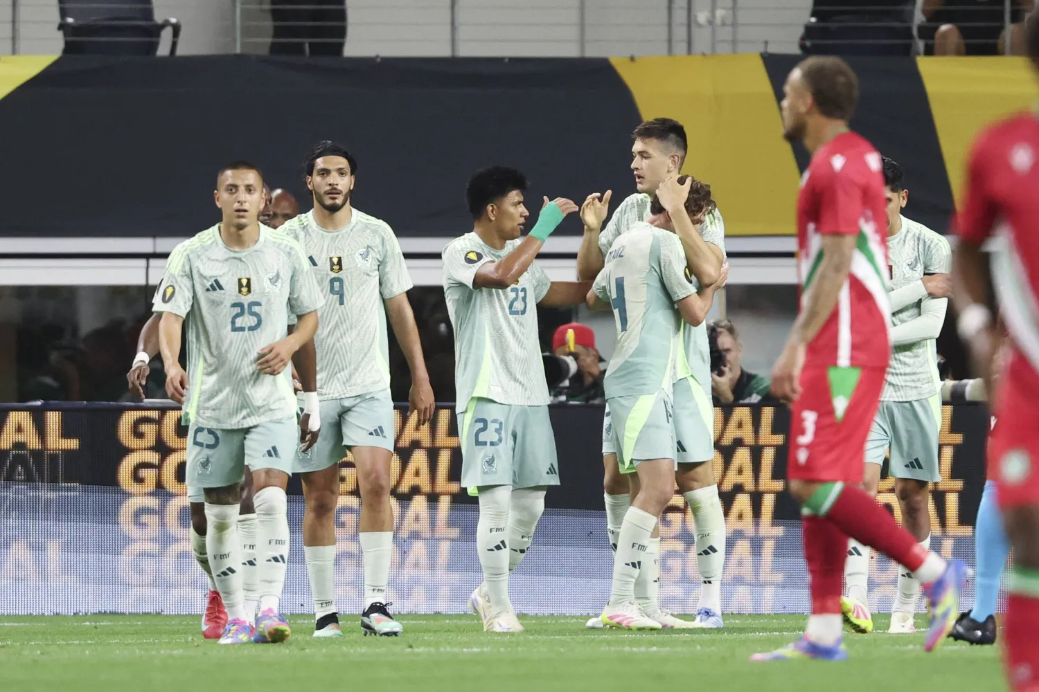 المكسيك وكوستاريكا إلى ربع نهائي "الكأس الذهبية"