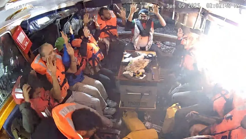 قيود مشددة على ناشطي "مادلين" في سجن إسرائيلي بانتظار الترحيل