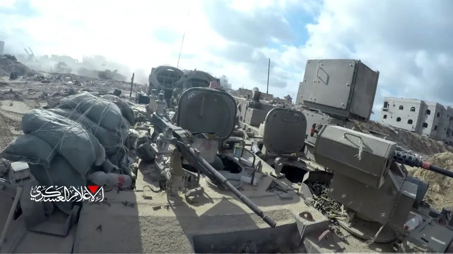 القسام تعرض لقطات لكمين مميت في خانيونس.. المقاتل اعتلى مدرعة