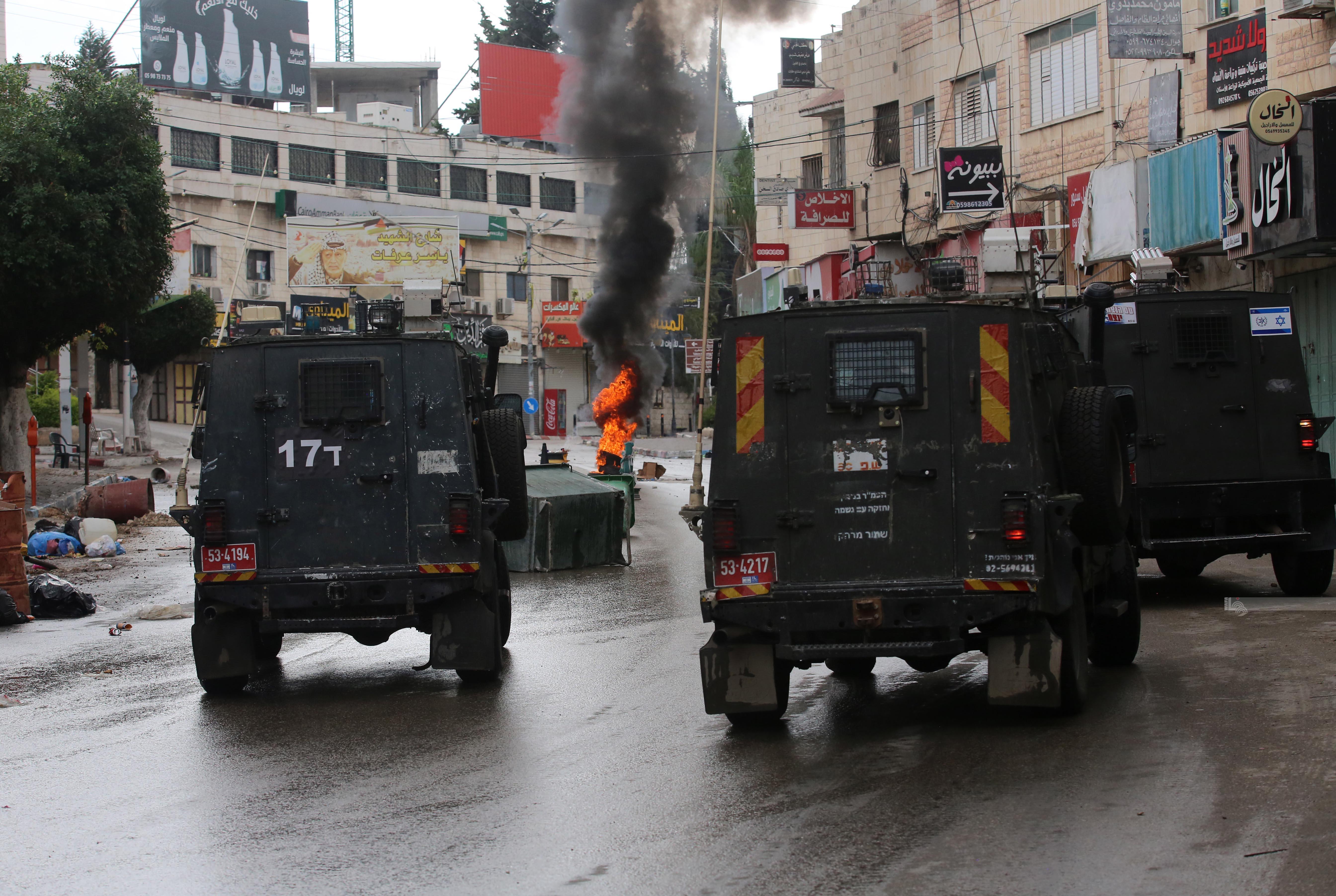 استمرار العدوان على طولكرم ومخيميها وسط تصاعد الاعتقالات واقتحامات المنازل