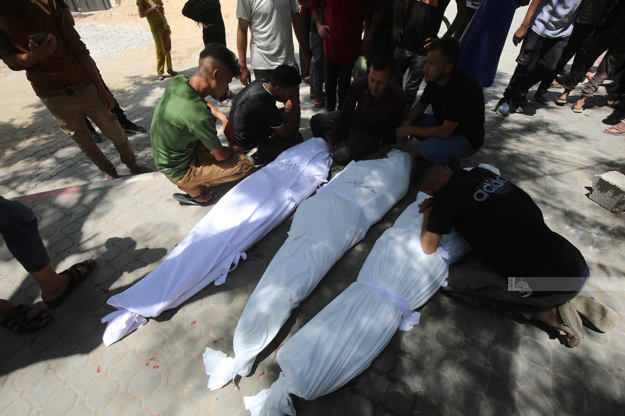 7 شهداء بينهم طفل في قصف الاحتلال مخيم البريج