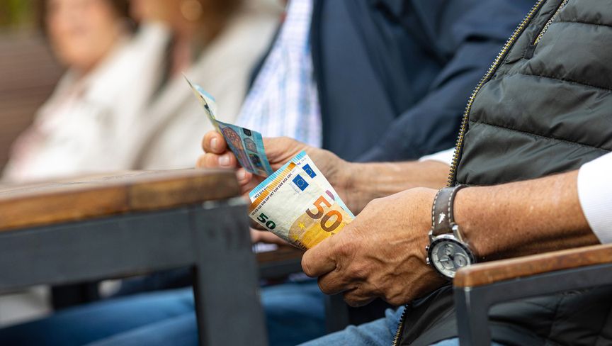 اليورو أمام مفترق طرق مع اقترابه من سعر صرف 1.2 دولار