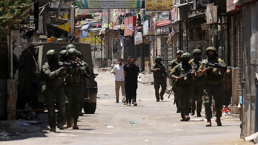 الضفة.. اعتقال 21 فلسطينيا في اقتحامات إسرائيلية