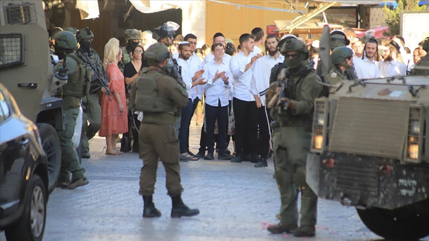 الضفة.. مستوطنون يجبرون 6 عائلات فلسطينية على ترك مساكنهم