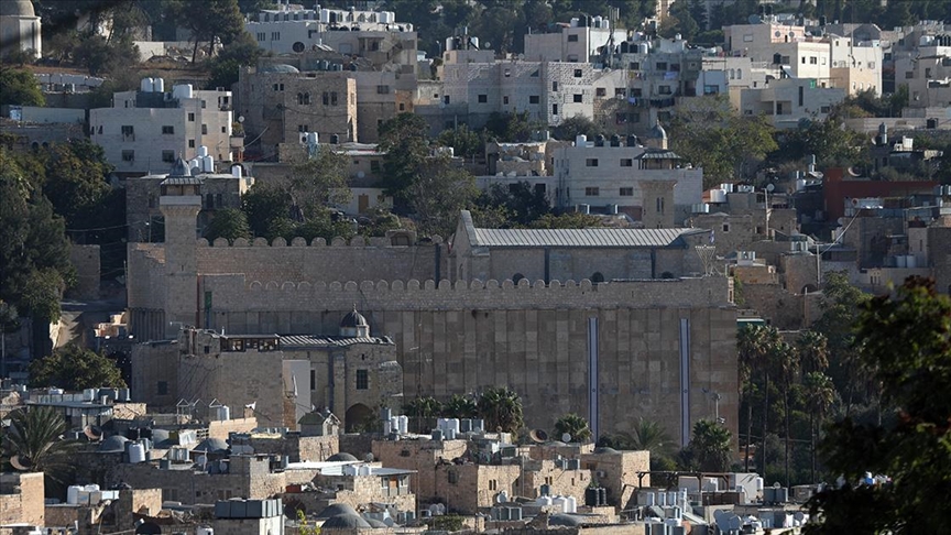 الاحتلال يضع إنذارات بالحرم الإبراهيمي.. و"أوقاف الخليل" تحذر