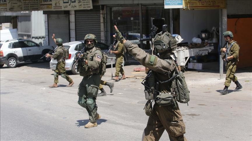 الجيش الإسرائيلي يقتحم بلدة عارورة شمال الضفة الغربية