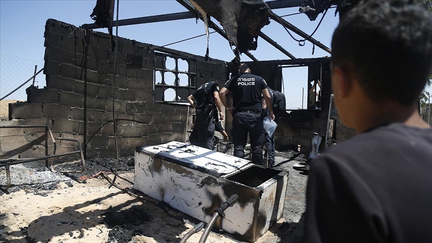 مستوطنون إسرائيليون يضرمون النار في أراض فلسطينية شرق رام الله